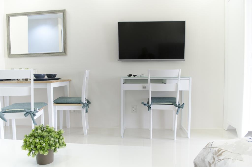Short Term Rentals Makati Apartment
