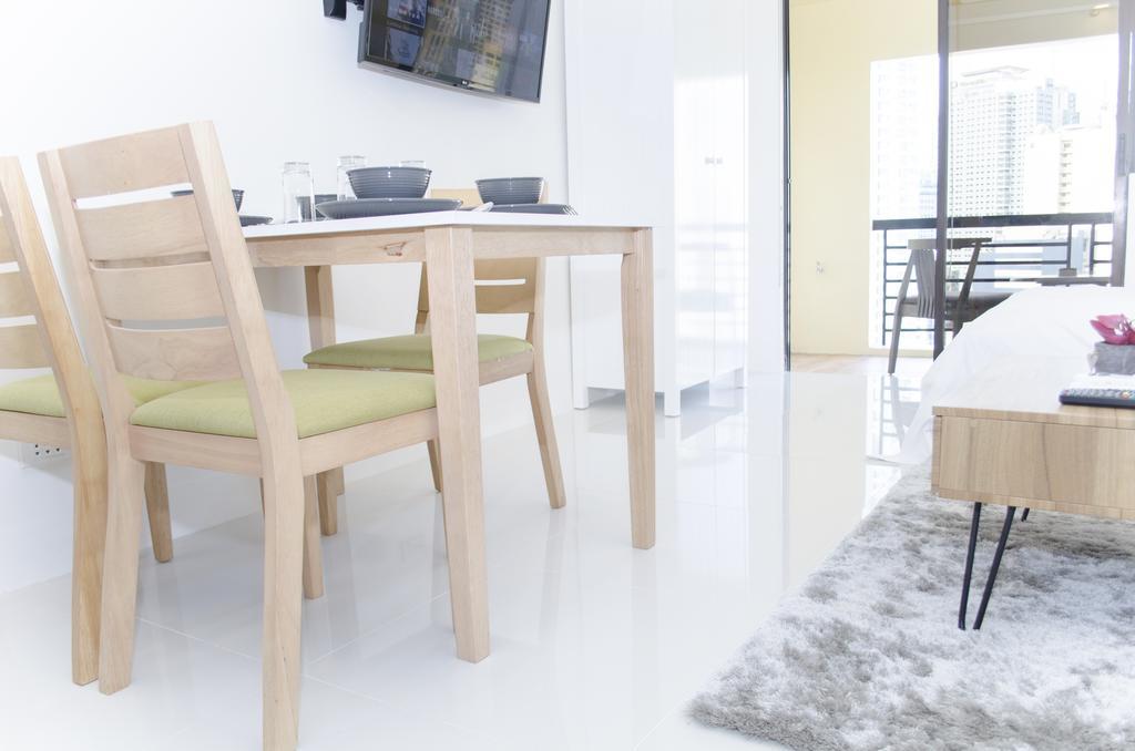 Short Term Rentals Makati Apartment